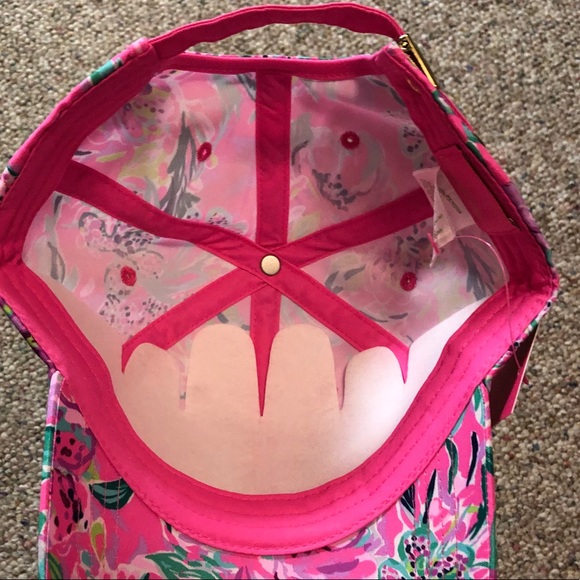 🆕 Lilly Pulitzer Run Around Hat Paws for a Cause - Picture 9 of 14